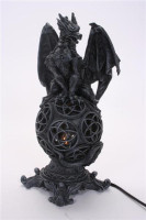Drachenlampe Kugel
BB, ca. 17,5x 6,5x 32cm Drachenlampe Kugel
BB, ca. 17,5x 6,5x 32cm
